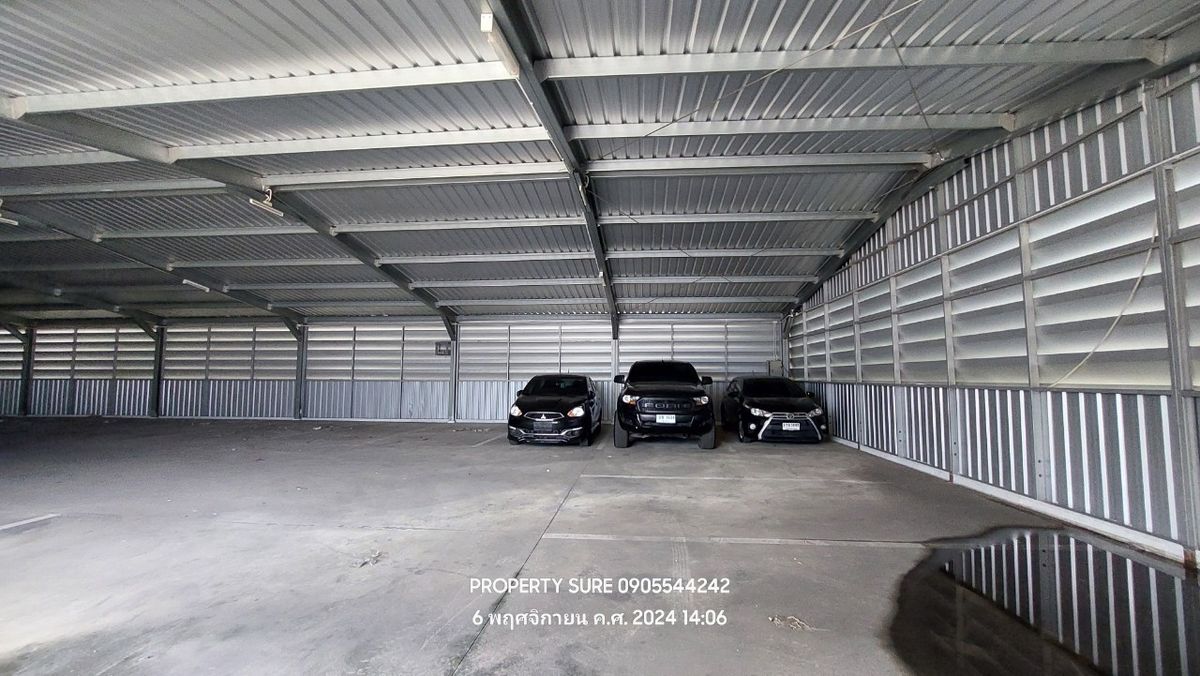 For RentShowroomRama9, Petchburi, RCA : Car showroom for rent with 3-storey office building, on Rama 9 Road, in the heart of Rama 9 business district.