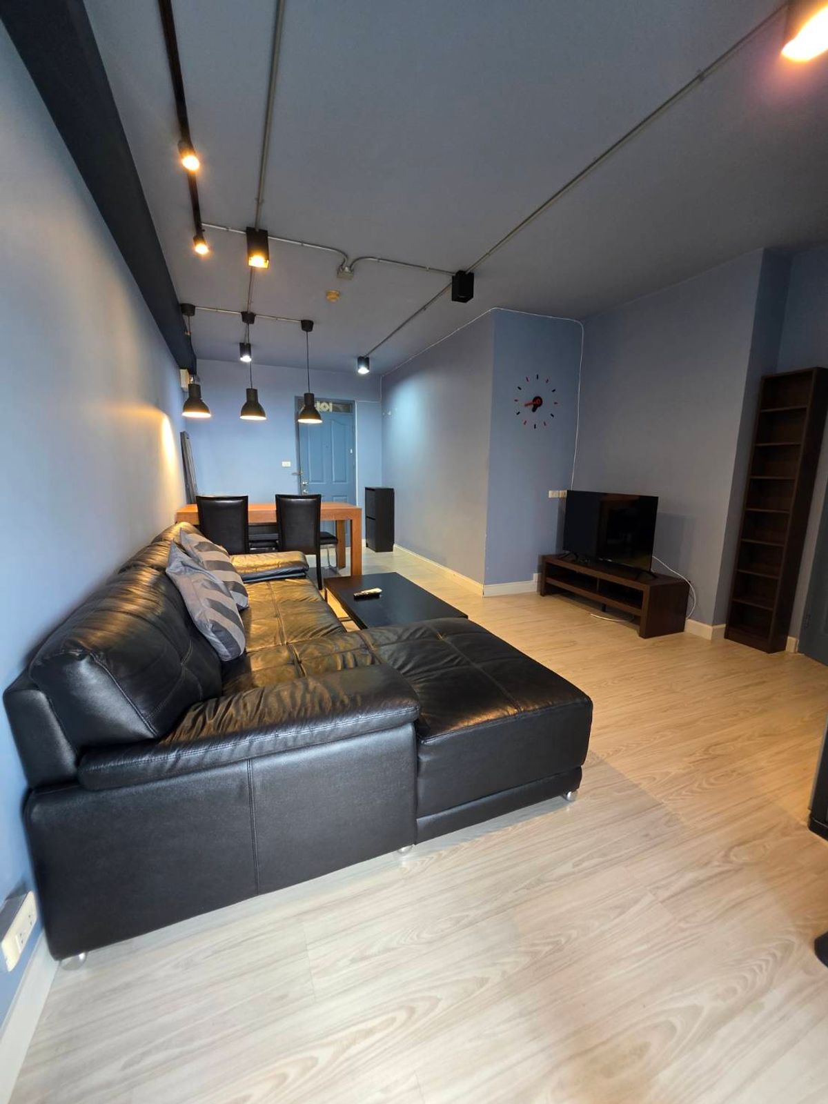 For RentCondoOnnut, Udomsuk : Convenient transportation, near BTS Udomsuk, only 150 meters, near the fresh market