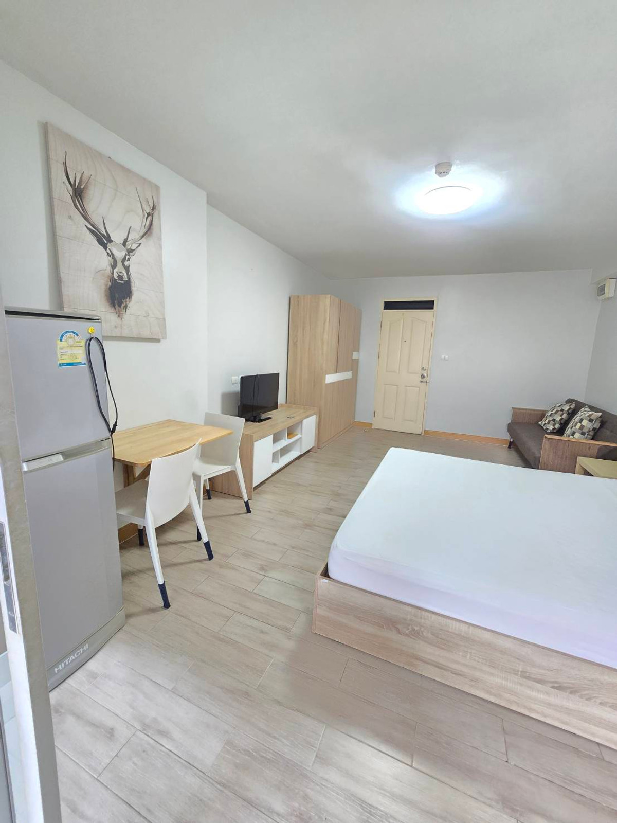 For RentCondoOnnut, Udomsuk : Convenient transportation, near BTS Udomsuk, only 150 meters, near the fresh market