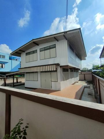 For RentHouseYothinpattana,CDC : For rent, 2-storey detached house in Lat Phrao area, next to the expressway, near MRT Lat Phrao 83, next to the expressway, suitable for a home office, can use the registered address