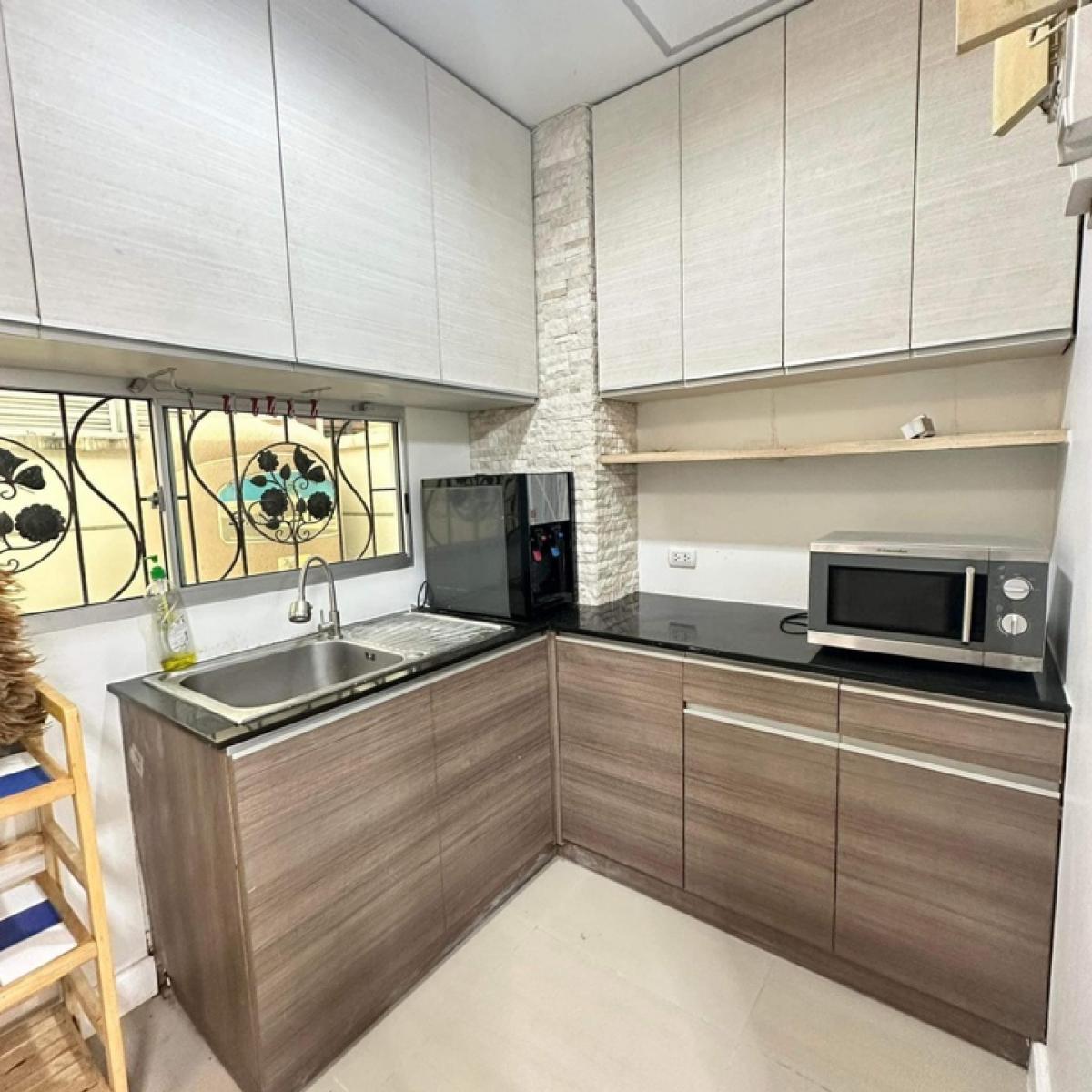 ขายทาวน์โฮมเกษตร นวมินทร์ ลาดปลาเค้า : 📢👇 ขายพร้อมผู้เช่าถึง 31 ธันวาคม 2569
ทาวน์โฮม 3 ชั้นใน หมู่บ้านทาวน์พลัส เกษตรนวมินทร์