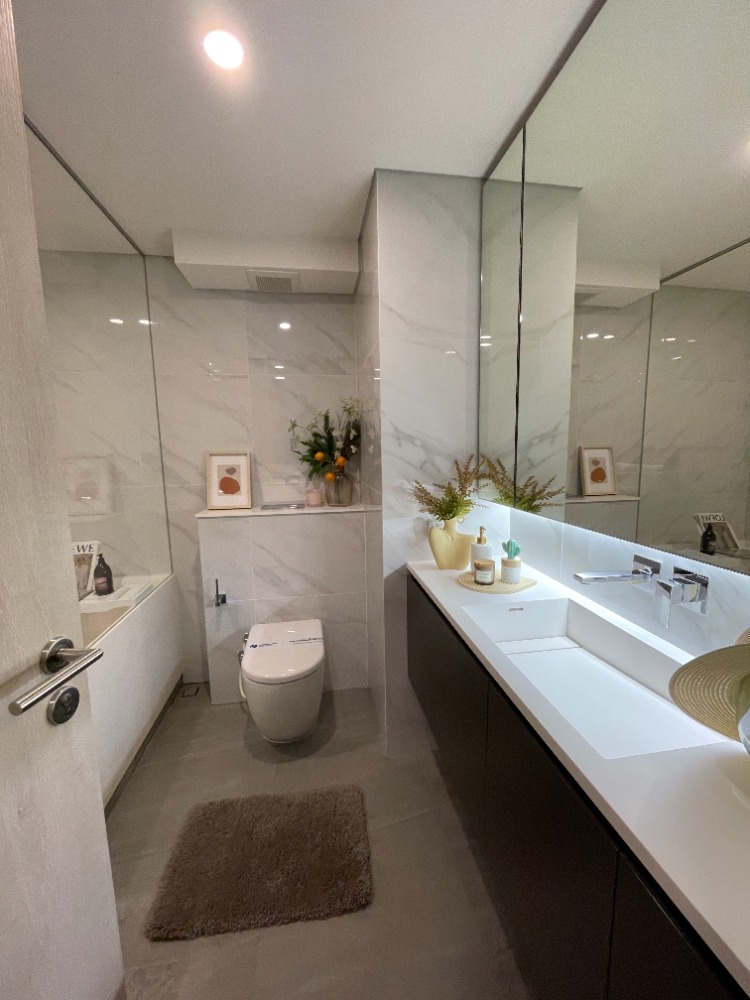 For SaleCondoRama9, Petchburi, RCA : Luxury condo for sale, Siamese Rama 9, large mixed-use project, 1 bedroom, 1 bathroom, usable area 27.50 sq m, high ceiling room, on Rama 9 Road, near the Orange Line.