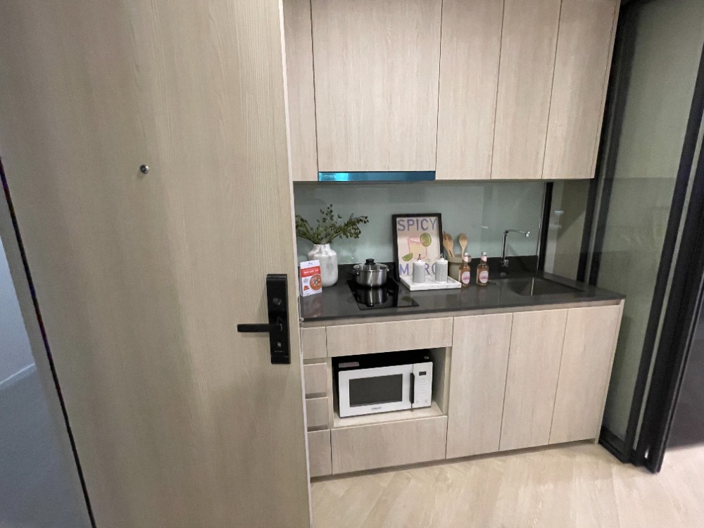 For SaleCondoRama9, Petchburi, RCA : Luxury condo for sale, Siamese Rama 9, large mixed-use project, 1 bedroom, 1 bathroom, usable area 27.50 sq m, high ceiling room, on Rama 9 Road, near the Orange Line.