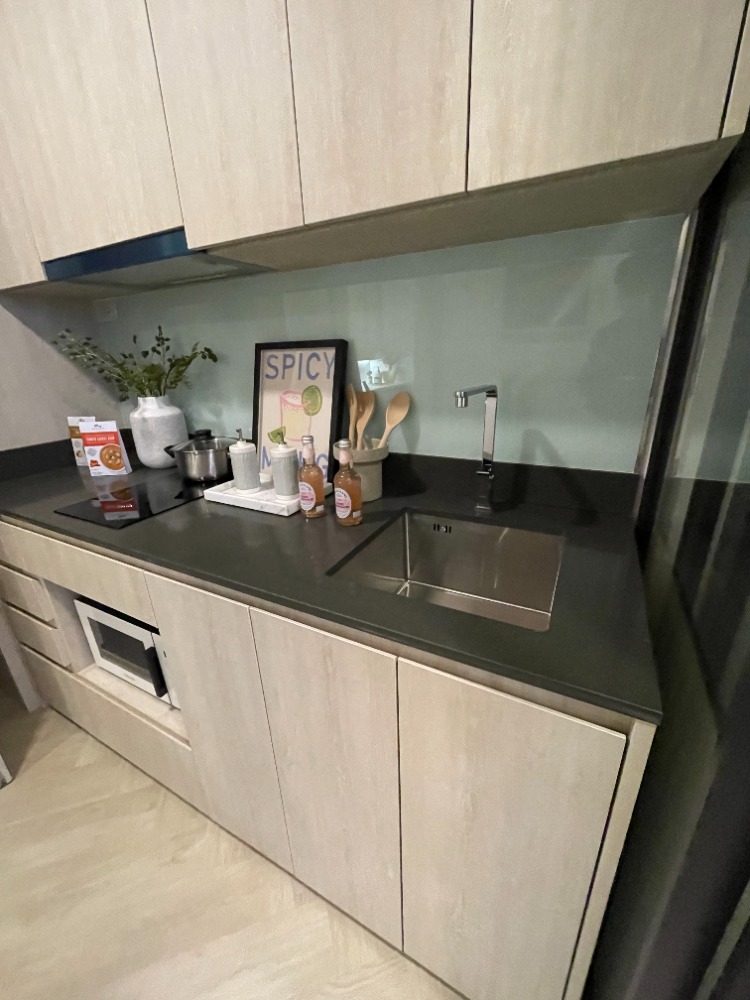 For SaleCondoRama9, Petchburi, RCA : Luxury condo for sale, Siamese Rama 9, large mixed-use project, 1 bedroom, 1 bathroom, usable area 27.50 sq m, high ceiling room, on Rama 9 Road, near the Orange Line.