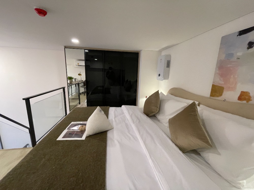 For SaleCondoRama9, Petchburi, RCA : Luxury condo for sale, Siamese Rama 9, large mixed-use project, 1 bedroom, 1 bathroom, usable area 27.50 sq m, high ceiling room, on Rama 9 Road, near the Orange Line.