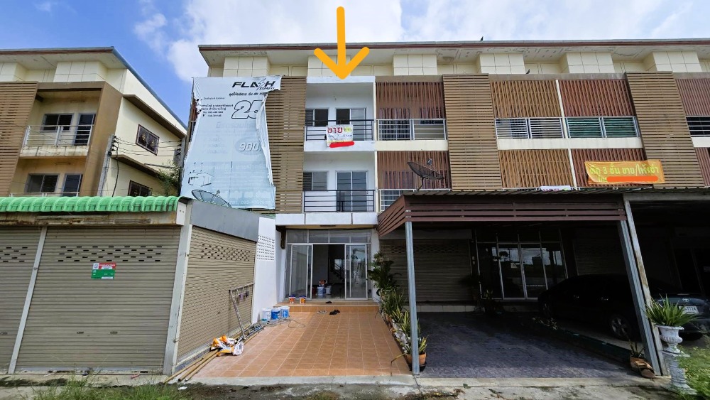 ขายอาคารพาณิชย์นครปฐม : โอกาสลงทุนอาคารพาณิชย์ติดถนนทางหลวง 3296 พื้นที่ใช้สอยคุ้มค่า ขาย อาคารพาณิชย์ รีโนเวทใหม่! 3 ชั้น บางปลา บางเลน นครปฐม ติดถนนใหญ่! เหมาะลงทุน กิจการ ได้หลากหลายประเภท ทำออฟฟิศ หรืออยู่อาศัย!