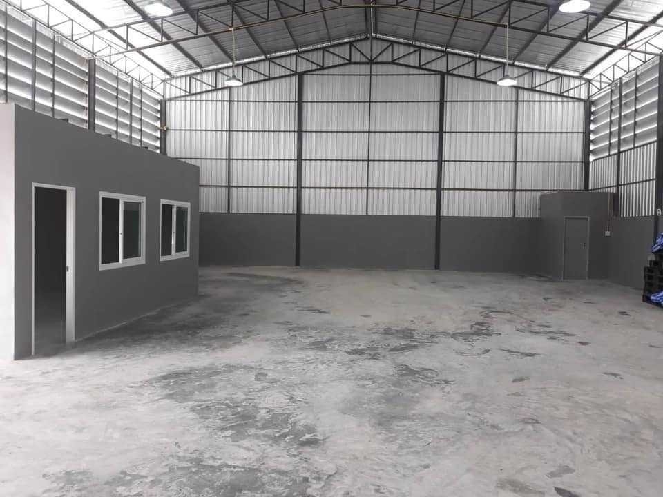 For RentWarehouseEakachai, Bang Bon : Rental warehouse, Ekachai Bang Bon Road, size 300 square meters, with office on Bang Bon 4 Road, 5 minutes from Kanchanaphisek Road. There are 24 hours.