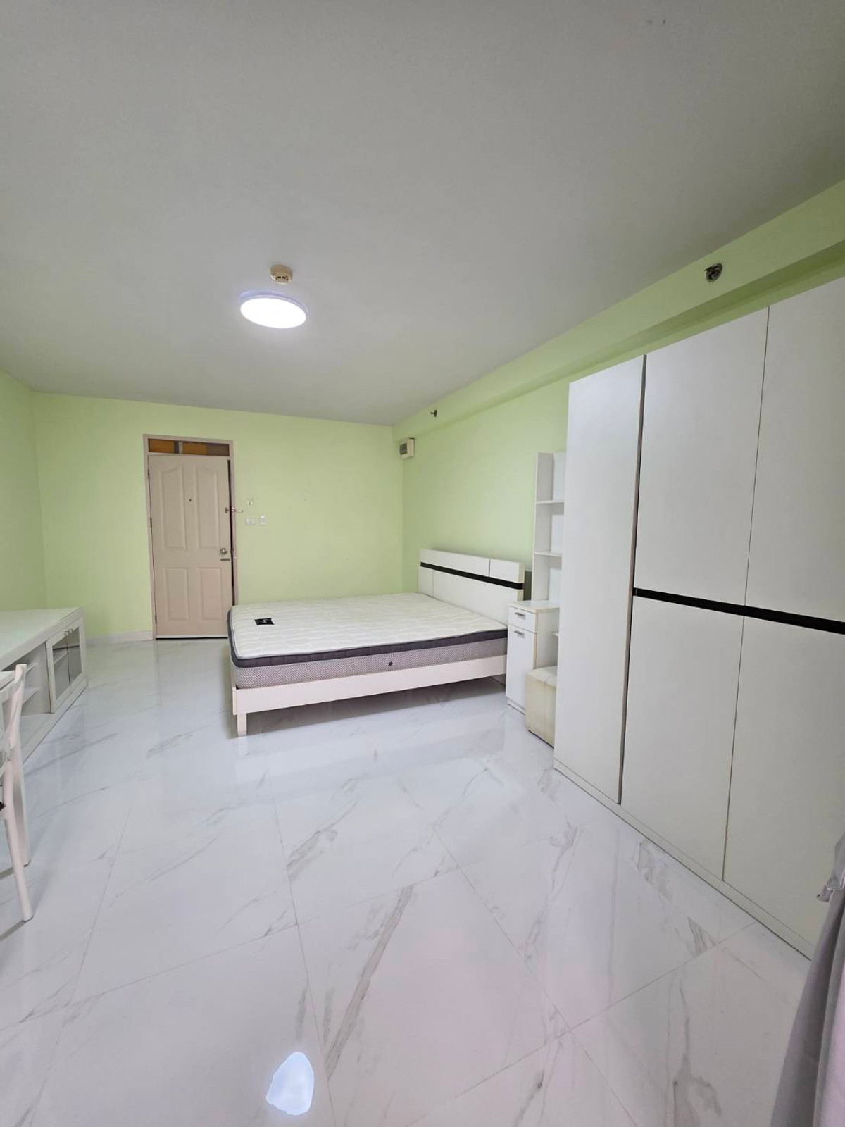 For RentCondoOnnut, Udomsuk : Convenient transportation, near BTS Udomsuk, only 150 meters, near the fresh market