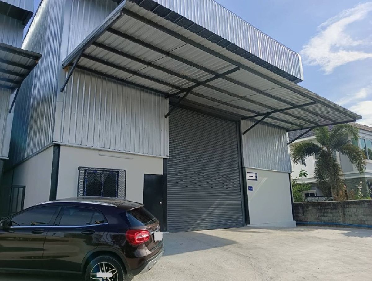 For RentWarehouseLadkrabang, Suwannaphum Airport : For Rent for rent, warehouse with a new office, 369 square meters of living space, Soi King Kaew, not deep into the alley. Near Suvarnabhumi Airport Short tract