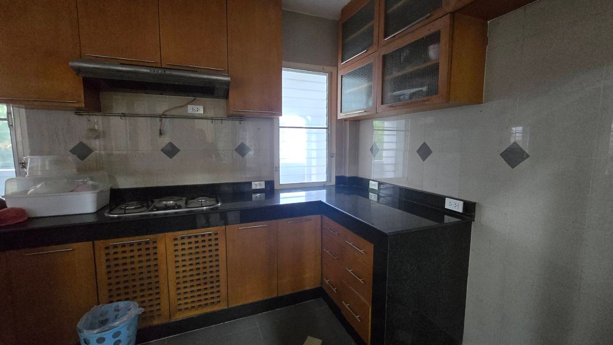 ขายบ้านเกษตรศาสตร์ รัชโยธิน : ขายบ้านเดี่ยว 2 ชั้น หมู่บ้านนันทวัน-วัชรพล  ถนนสุขาภิบาล 5 เขตบางเขน กรุงเทพมหานคร เนื้อที่ 91 ตารางวา พื้นที่ใช้สอย 220 ตารางเมตร 4 ห้องนอน 3 ห้องน้ำ