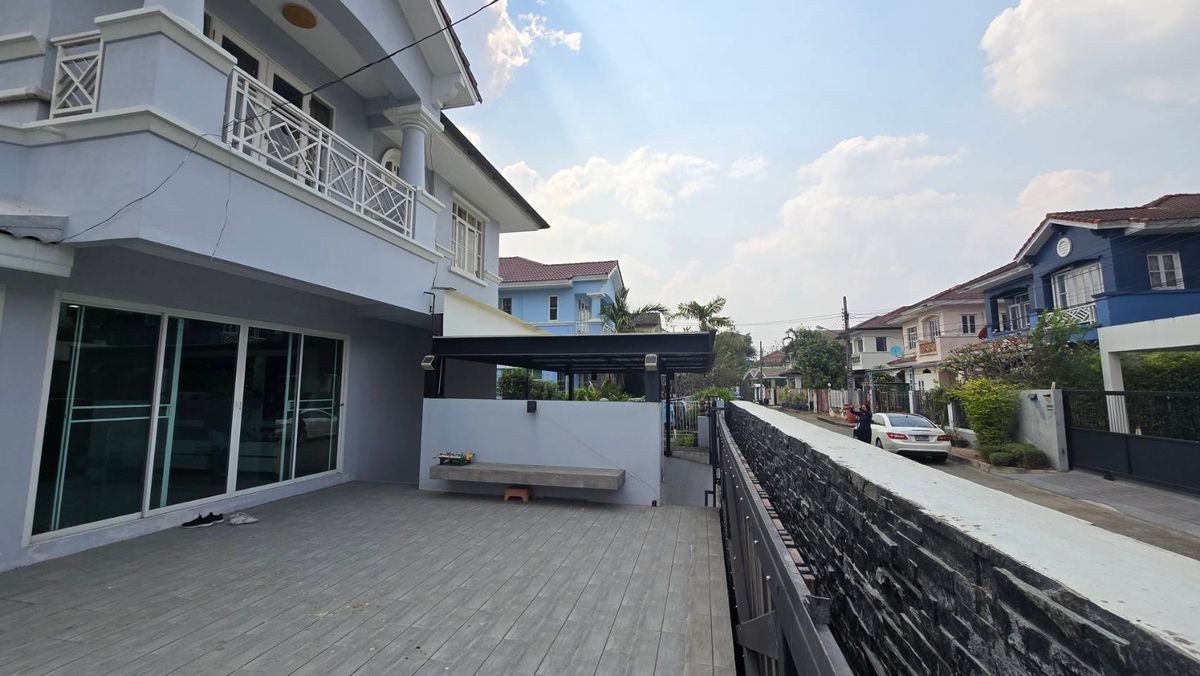 ขายบ้านเกษตรศาสตร์ รัชโยธิน : ขายบ้านเดี่ยว 2 ชั้น หมู่บ้านนันทวัน-วัชรพล  ถนนสุขาภิบาล 5 เขตบางเขน กรุงเทพมหานคร เนื้อที่ 91 ตารางวา พื้นที่ใช้สอย 220 ตารางเมตร 4 ห้องนอน 3 ห้องน้ำ