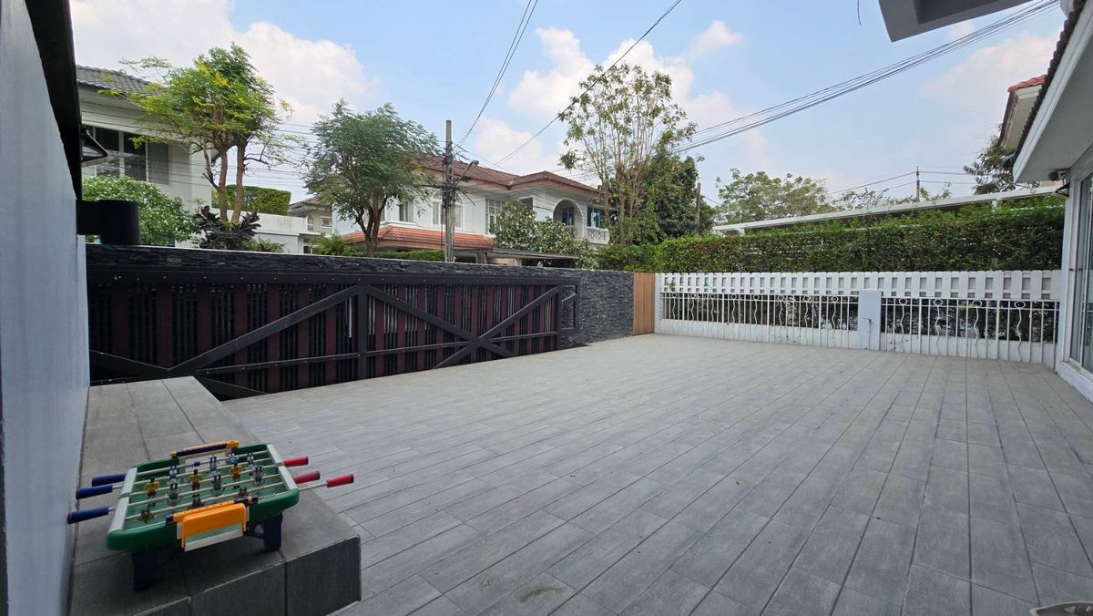 ขายบ้านเกษตรศาสตร์ รัชโยธิน : ขายบ้านเดี่ยว 2 ชั้น หมู่บ้านนันทวัน-วัชรพล  ถนนสุขาภิบาล 5 เขตบางเขน กรุงเทพมหานคร เนื้อที่ 91 ตารางวา พื้นที่ใช้สอย 220 ตารางเมตร 4 ห้องนอน 3 ห้องน้ำ