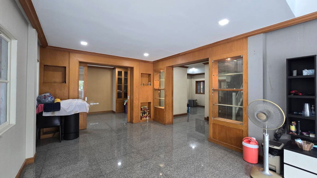 ขายบ้านเกษตรศาสตร์ รัชโยธิน : ขายบ้านเดี่ยว 2 ชั้น หมู่บ้านนันทวัน-วัชรพล  ถนนสุขาภิบาล 5 เขตบางเขน กรุงเทพมหานคร เนื้อที่ 91 ตารางวา พื้นที่ใช้สอย 220 ตารางเมตร 4 ห้องนอน 3 ห้องน้ำ