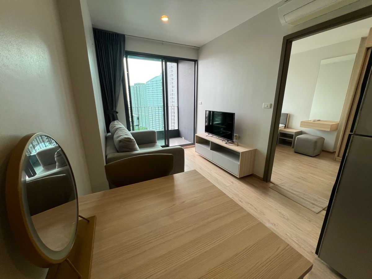 ให้เช่าคอนโดบางนา แบริ่ง ลาซาล : ให้เช่า 1 ห้องนอน 33 ตรม ชั้น 23 ชั้นสูงวิวสวยเปิดกว้าง วิวสระว่ายน้ำ 