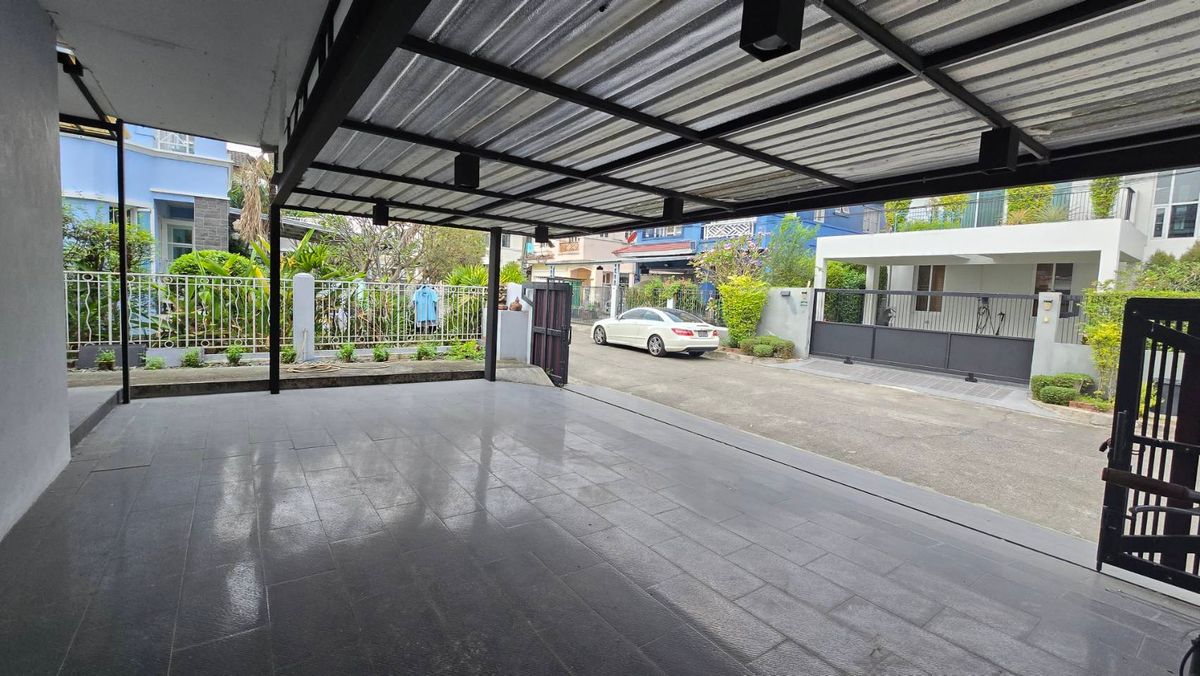 ขายบ้านเกษตรศาสตร์ รัชโยธิน : ขายบ้านเดี่ยว 2 ชั้น หมู่บ้านนันทวัน-วัชรพล  ถนนสุขาภิบาล 5 เขตบางเขน กรุงเทพมหานคร เนื้อที่ 91 ตารางวา พื้นที่ใช้สอย 220 ตารางเมตร 4 ห้องนอน 3 ห้องน้ำ