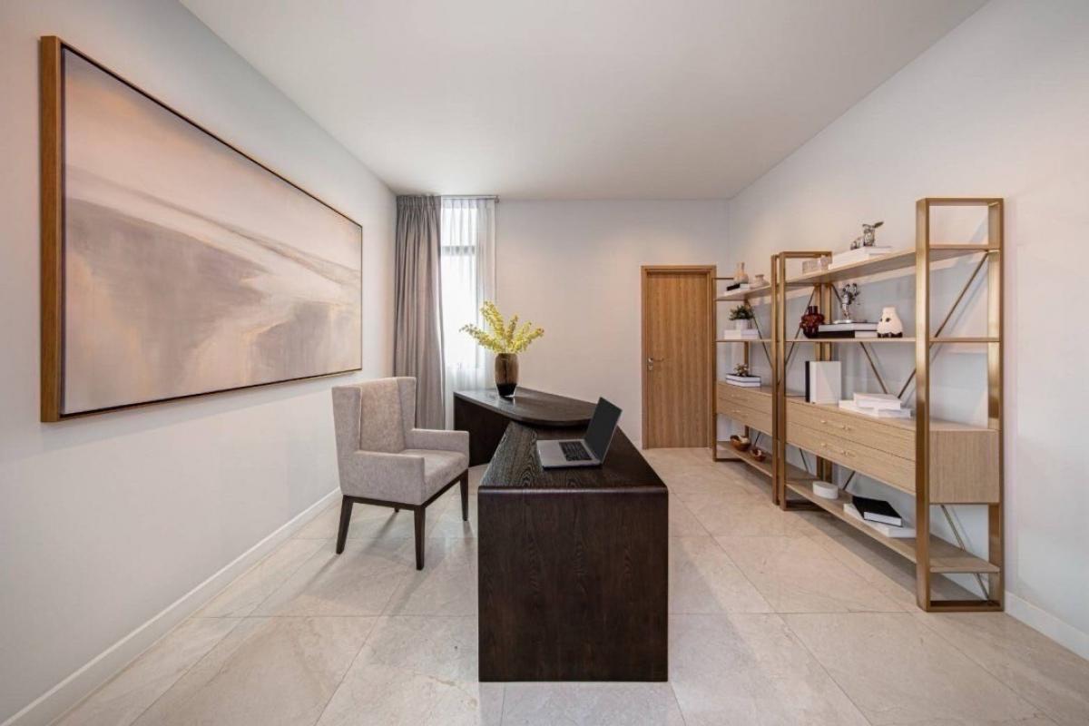 For SaleHouseOnnut, Udomsuk : Special price The Ava Residence Sukhumvit 77 size 620 square meters 5 bed 6 bath only 65 MB make an appointment to view 086-795-9997 Jimmy