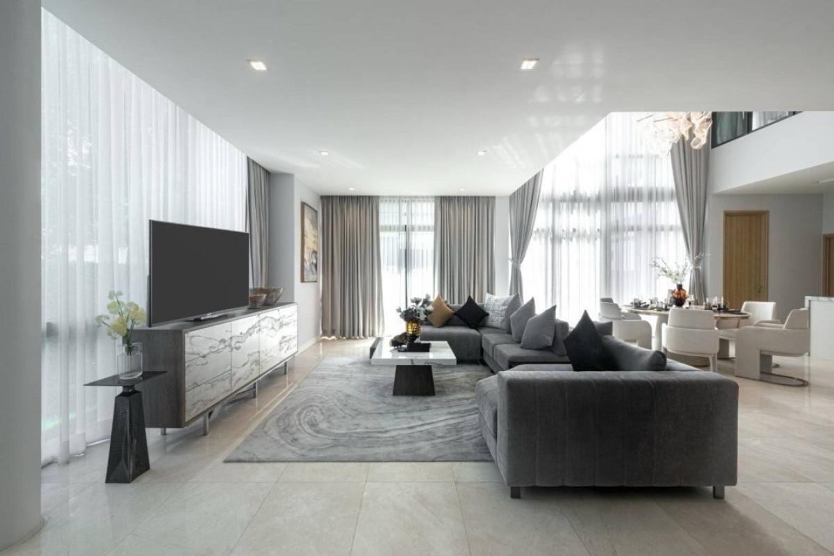 For SaleHouseOnnut, Udomsuk : Special price The Ava Residence Sukhumvit 77 size 620 square meters 5 bed 6 bath only 65 MB make an appointment to view 086-795-9997 Jimmy