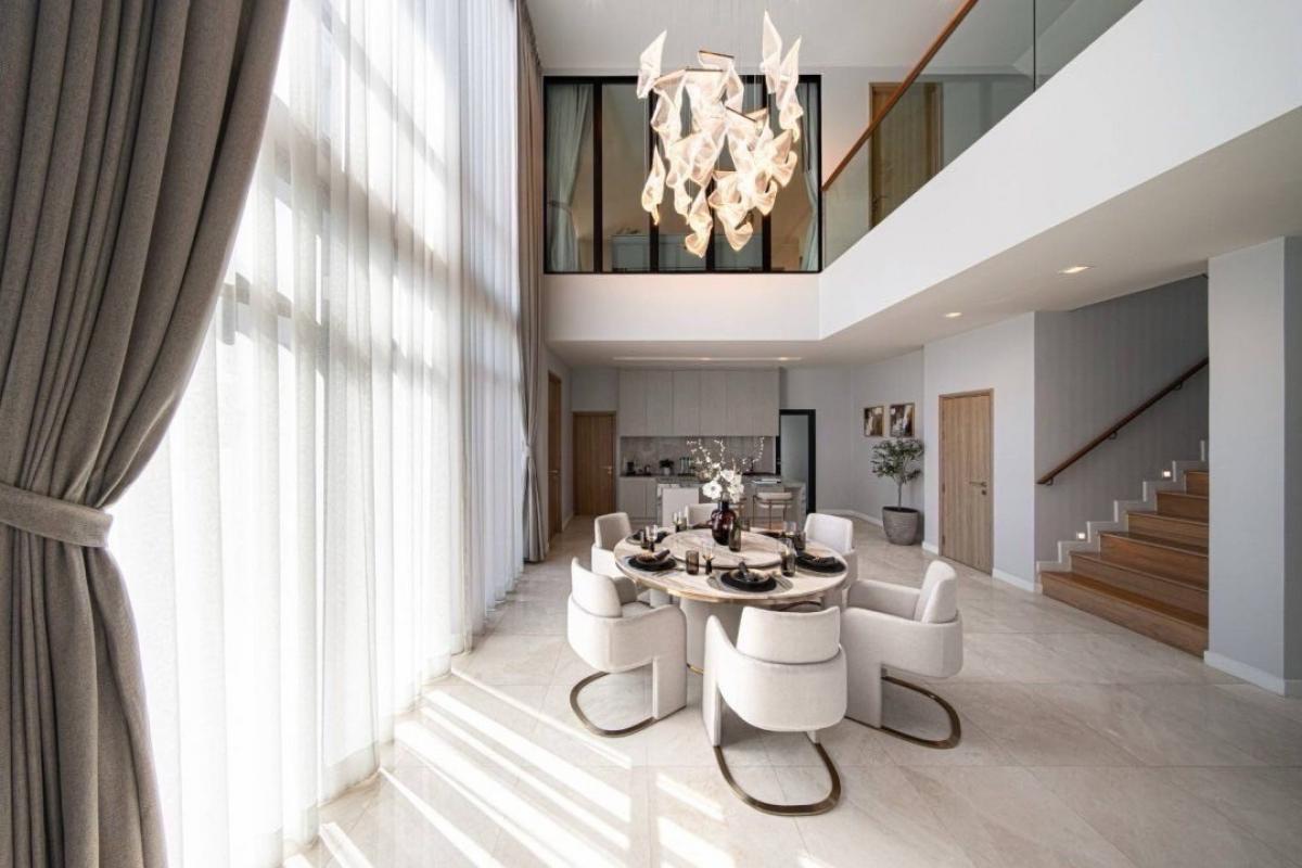 For SaleHouseOnnut, Udomsuk : Special price The Ava Residence Sukhumvit 77 size 620 square meters 5 bed 6 bath only 65 MB make an appointment to view 086-795-9997 Jimmy