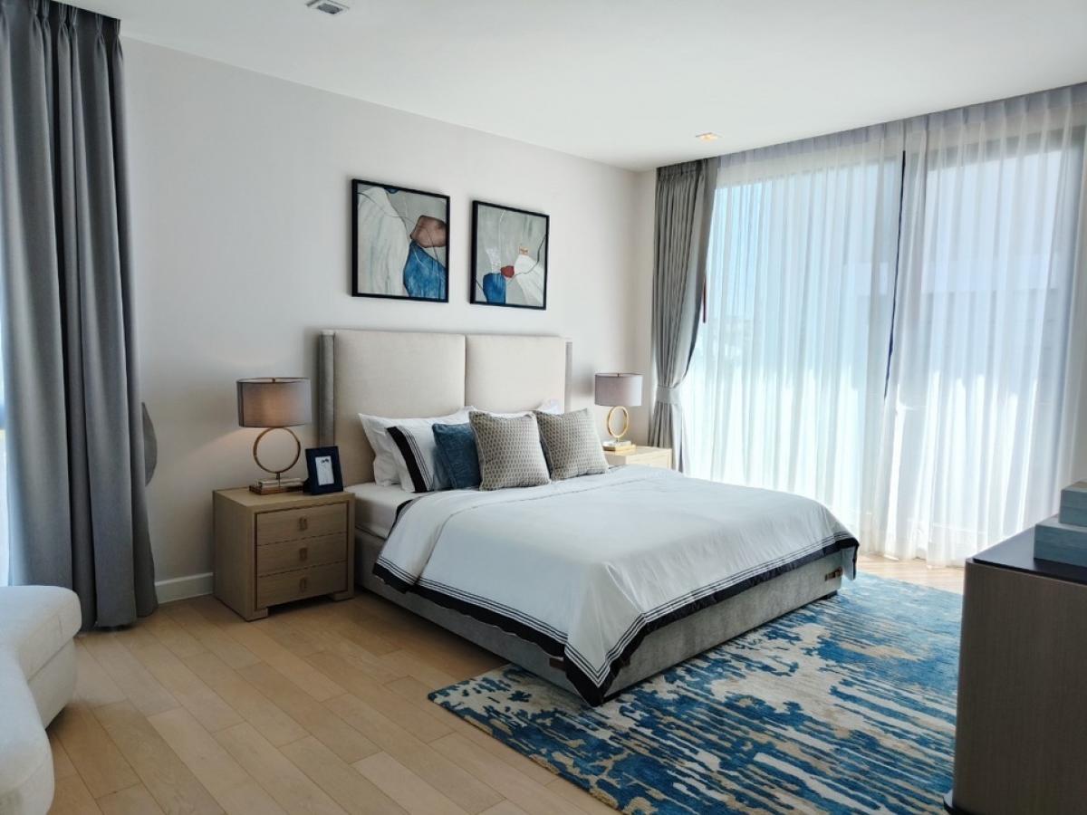 For SaleHouseOnnut, Udomsuk : Special price The Ava Residence Sukhumvit 77 size 620 square meters 5 bed 6 bath only 65 MB make an appointment to view 086-795-9997 Jimmy