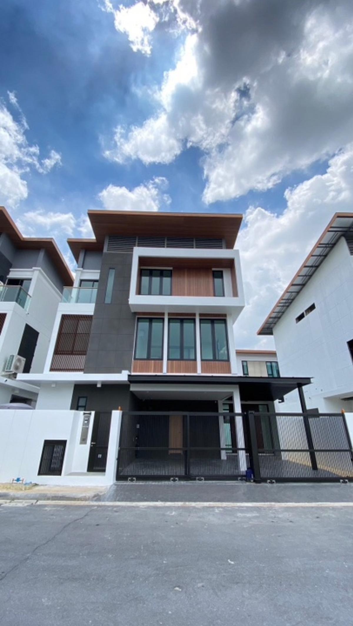 ขายบ้านอ่อนนุช อุดมสุข : ขายย The Ava Residence Sukhumvit 77 ขนาด 462 Sq.m 3 bed 4 bath เพียง 49 MB