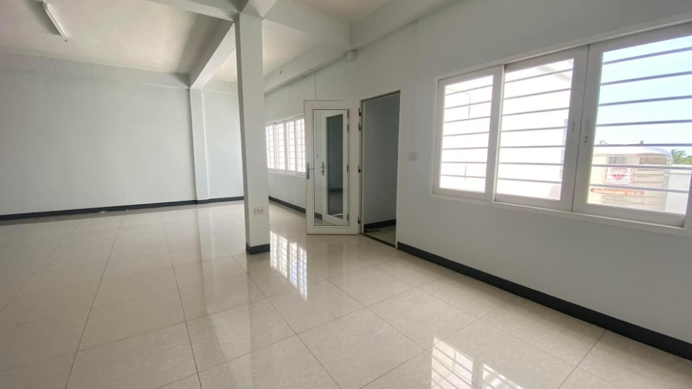 ให้เช่าอาคารพาณิชย์บางนา แบริ่ง ลาซาล : ให้เช่าอาคารพานิช 4 ชั้น 2 คูหาติดกัน ติดถนนใหญ่ บนถนนบางนาตราด ตรงข้ามกับสนามกอล์ฟเลควูด เนื้อที่รวม 51 ตารางวา