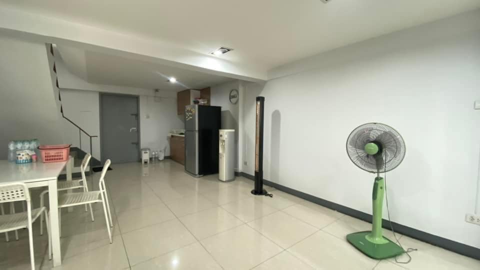 ให้เช่าอาคารพาณิชย์บางนา แบริ่ง ลาซาล : ให้เช่าอาคารพานิช 4 ชั้น 2 คูหาติดกัน ติดถนนใหญ่ บนถนนบางนาตราด ตรงข้ามกับสนามกอล์ฟเลควูด เนื้อที่รวม 51 ตารางวา