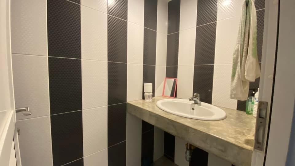 ให้เช่าอาคารพาณิชย์บางนา แบริ่ง ลาซาล : ให้เช่าอาคารพานิช 4 ชั้น 2 คูหาติดกัน ติดถนนใหญ่ บนถนนบางนาตราด ตรงข้ามกับสนามกอล์ฟเลควูด เนื้อที่รวม 51 ตารางวา