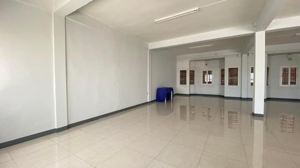 ให้เช่าอาคารพาณิชย์บางนา แบริ่ง ลาซาล : ให้เช่าอาคารพานิช 4 ชั้น 2 คูหาติดกัน ติดถนนใหญ่ บนถนนบางนาตราด ตรงข้ามกับสนามกอล์ฟเลควูด เนื้อที่รวม 51 ตารางวา