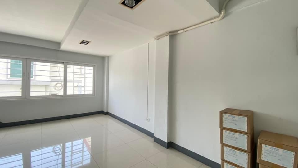 ให้เช่าอาคารพาณิชย์บางนา แบริ่ง ลาซาล : ให้เช่าอาคารพานิช 4 ชั้น 2 คูหาติดกัน ติดถนนใหญ่ บนถนนบางนาตราด ตรงข้ามกับสนามกอล์ฟเลควูด เนื้อที่รวม 51 ตารางวา