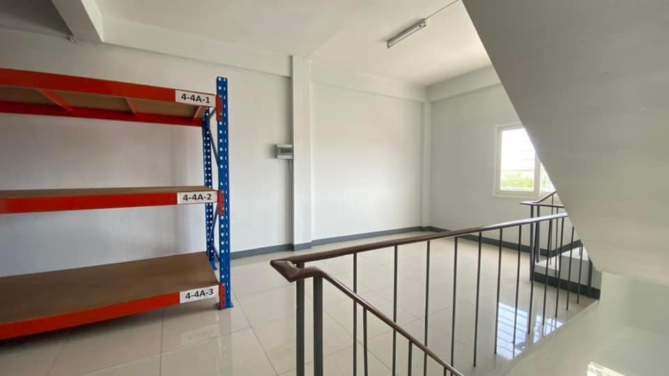 ให้เช่าอาคารพาณิชย์บางนา แบริ่ง ลาซาล : ให้เช่าอาคารพานิช 4 ชั้น 2 คูหาติดกัน ติดถนนใหญ่ บนถนนบางนาตราด ตรงข้ามกับสนามกอล์ฟเลควูด เนื้อที่รวม 51 ตารางวา