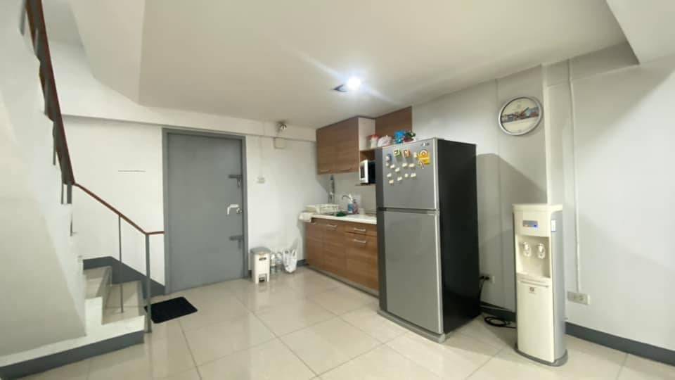 ให้เช่าอาคารพาณิชย์บางนา แบริ่ง ลาซาล : ให้เช่าอาคารพานิช 4 ชั้น 2 คูหาติดกัน ติดถนนใหญ่ บนถนนบางนาตราด ตรงข้ามกับสนามกอล์ฟเลควูด เนื้อที่รวม 51 ตารางวา