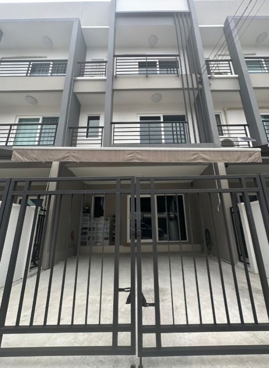 For RentTownhomeLadkrabang, Suwannaphum Airport : Townhouse for rent, Baan Klang Muang, Suan Luang Rama 9, near Suan Luang Rama 9