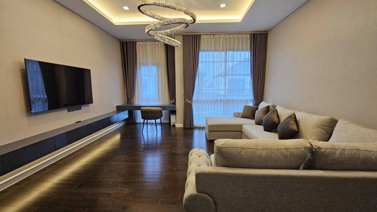 ขายบ้านลาดกระบัง สุวรรณภูมิ : ขายบ้าน grand bangkok boulevard ขนาด 447 Sq.m 4 bed 5 bath เพียง 42 MB ติดต่อ 086-795-9997 จิมมี่