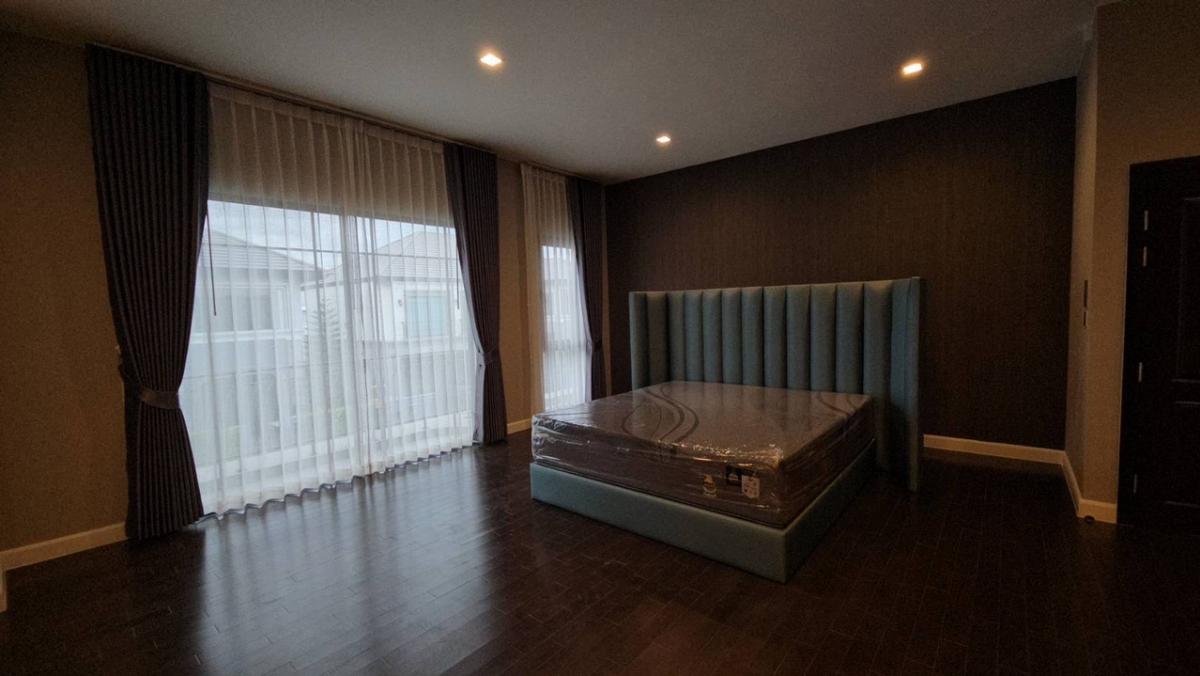 ขายบ้านลาดกระบัง สุวรรณภูมิ : ขายบ้าน grand bangkok boulevard ขนาด 447 Sq.m 4 bed 5 bath เพียง 42 MB ติดต่อ 086-795-9997 จิมมี่