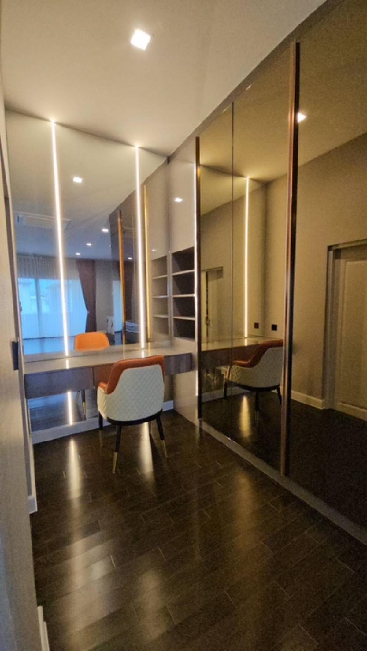 ขายบ้านลาดกระบัง สุวรรณภูมิ : ขายบ้าน grand bangkok boulevard ขนาด 447 Sq.m 4 bed 5 bath เพียง 42 MB ติดต่อ 086-795-9997 จิมมี่