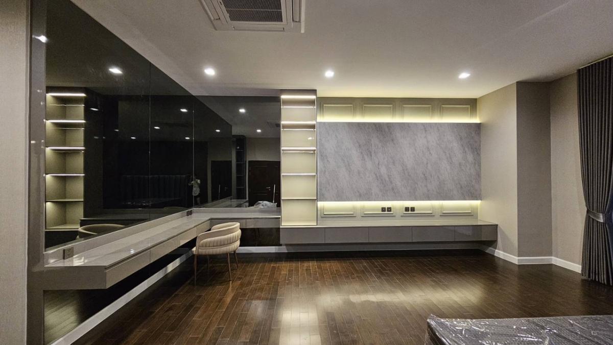 ขายบ้านลาดกระบัง สุวรรณภูมิ : ขายบ้าน grand bangkok boulevard ขนาด 447 Sq.m 4 bed 5 bath เพียง 42 MB ติดต่อ 086-795-9997 จิมมี่