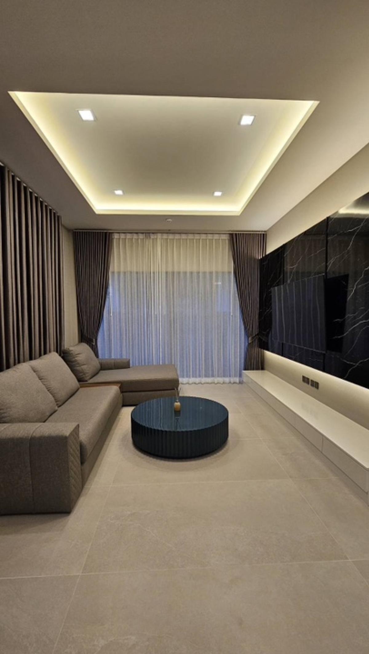 ขายบ้านลาดกระบัง สุวรรณภูมิ : ขายบ้าน grand bangkok boulevard ขนาด 447 Sq.m 4 bed 5 bath เพียง 42 MB ติดต่อ 086-795-9997 จิมมี่