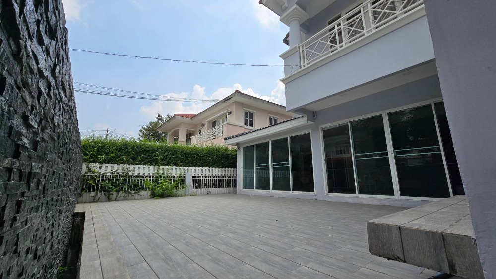 ขายบ้านเกษตรศาสตร์ รัชโยธิน : ขายบ้านเดี่ยว 2 ชั้น หมู่บ้านนันทวัน-วัชรพล  ถนนสุขาภิบาล 5 เขตบางเขน กรุงเทพมหานคร เนื้อที่ 91 ตารางวา พื้นที่ใช้สอย 220 ตารางเมตร 4 ห้องนอน 3 ห้องน้ำ