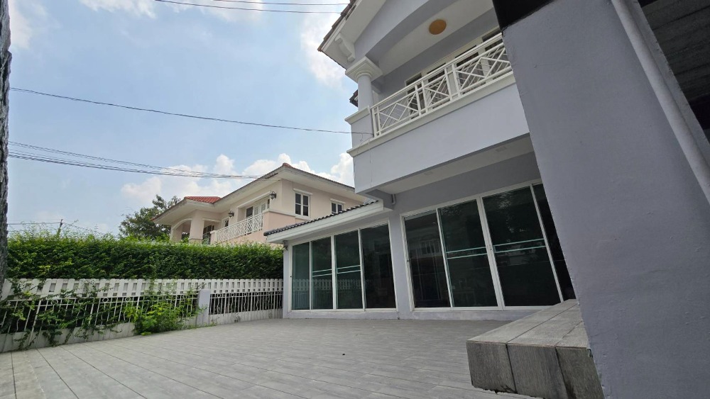 ขายบ้านเกษตรศาสตร์ รัชโยธิน : ขายบ้านเดี่ยว 2 ชั้น หมู่บ้านนันทวัน-วัชรพล  ถนนสุขาภิบาล 5 เขตบางเขน กรุงเทพมหานคร เนื้อที่ 91 ตารางวา พื้นที่ใช้สอย 220 ตารางเมตร 4 ห้องนอน 3 ห้องน้ำ