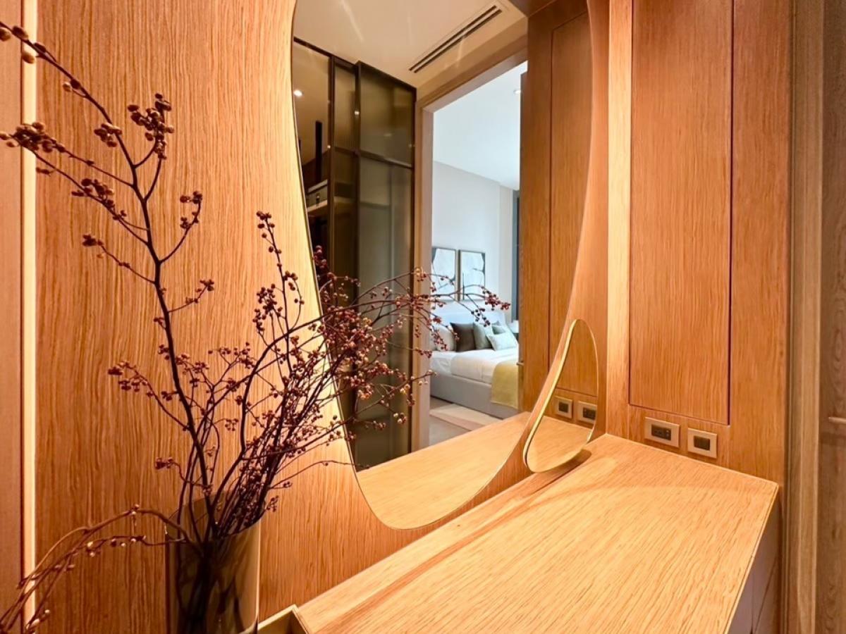 ขายคอนโดวิทยุ ชิดลม หลังสวน : ราคาพิเศษ ขายคอนโด Scope Langsuan ขนาด 85 Sq.m 1 bed 2 bath เพียง 35 MB เท่านั้น ติดต่อ 086-795-9997 จิมมี่