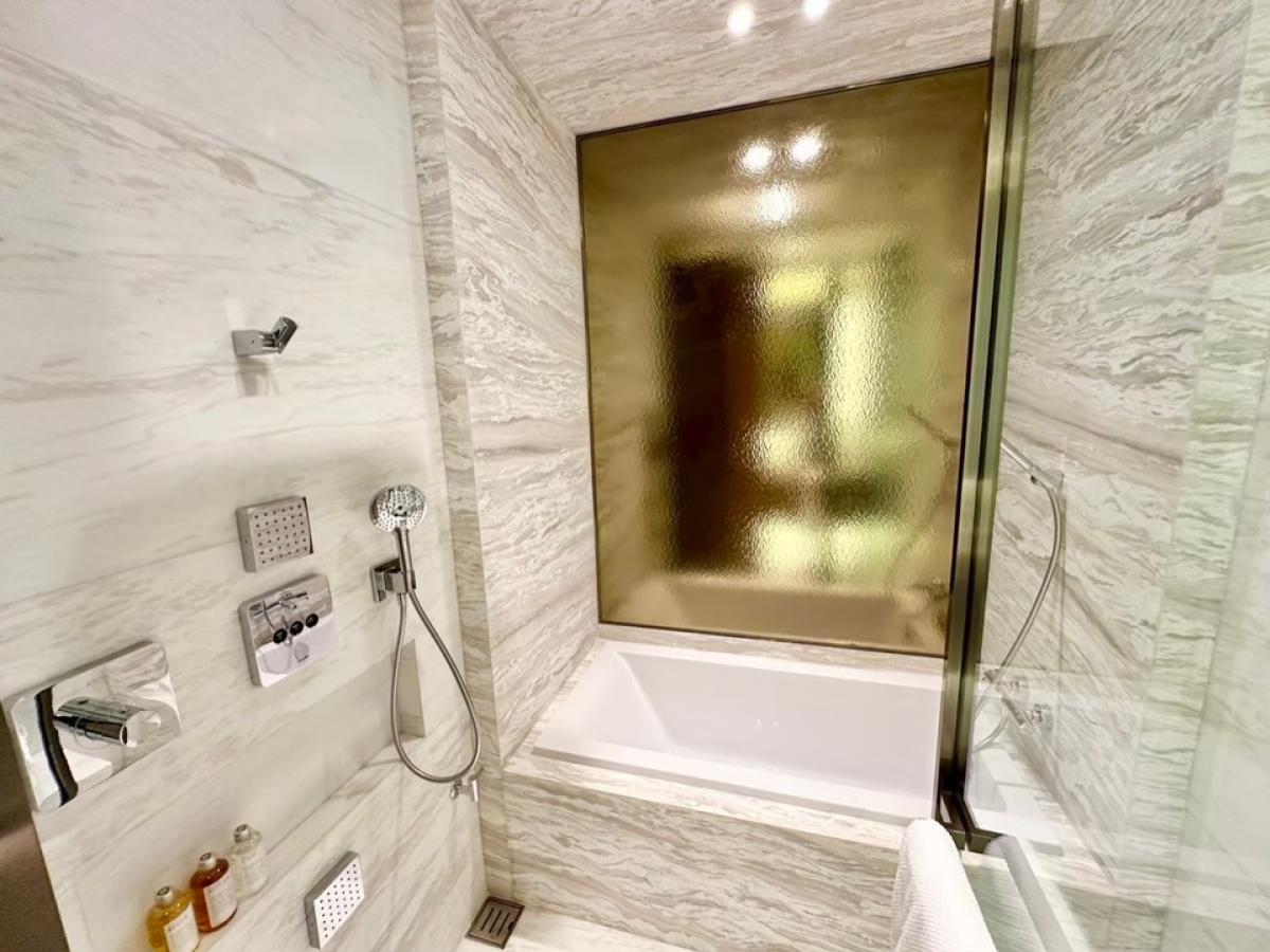 ขายคอนโดวิทยุ ชิดลม หลังสวน : ราคาพิเศษ ขายคอนโด Scope Langsuan ขนาด 85 Sq.m 1 bed 2 bath เพียง 35 MB เท่านั้น ติดต่อ 086-795-9997 จิมมี่