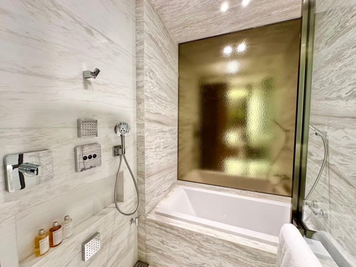 ขายคอนโดวิทยุ ชิดลม หลังสวน : ราคาพิเศษ ขายคอนโด Scope Langsuan ขนาด 85 Sq.m 1 bed 2 bath เพียง 35 MB เท่านั้น ติดต่อ 086-795-9997 จิมมี่