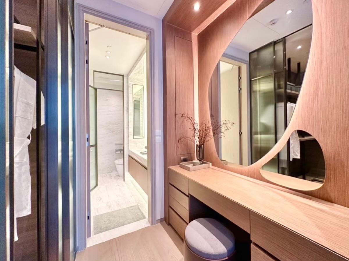 ขายคอนโดวิทยุ ชิดลม หลังสวน : ราคาพิเศษ ขายคอนโด Scope Langsuan ขนาด 85 Sq.m 1 bed 2 bath เพียง 35 MB เท่านั้น ติดต่อ 086-795-9997 จิมมี่