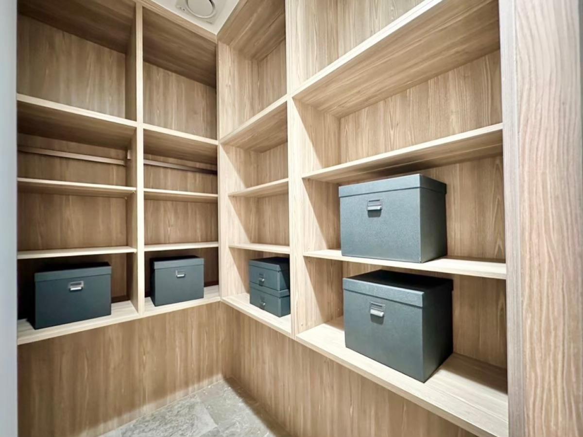 ขายคอนโดวิทยุ ชิดลม หลังสวน : ราคาพิเศษ ขายคอนโด Scope Langsuan ขนาด 85 Sq.m 1 bed 2 bath เพียง 35 MB เท่านั้น ติดต่อ 086-795-9997 จิมมี่