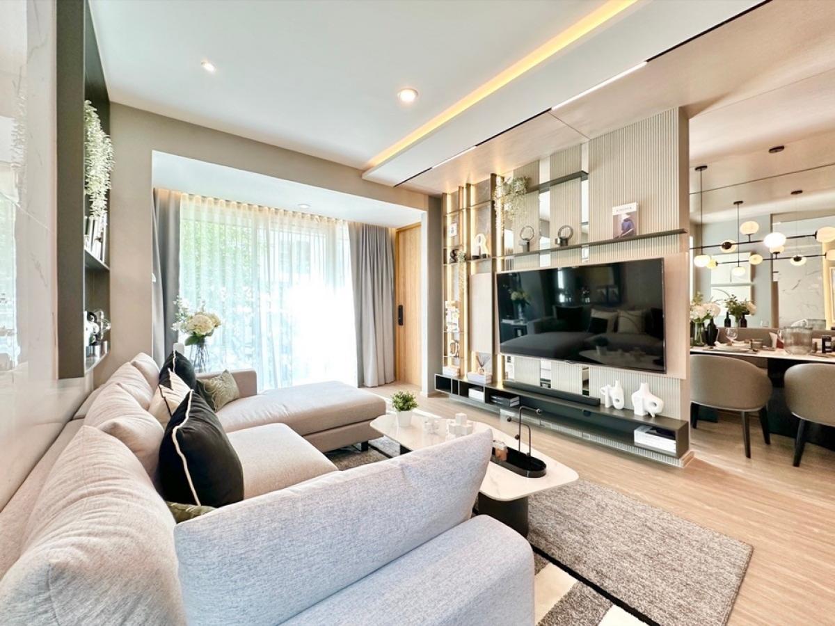 For SalePattanakan, Srinakarin : House for sale 𝐍𝐢𝐫𝐯𝐚𝐧𝐚 𝐀𝐛𝐬𝐨𝐥𝐮𝐭𝐞 size 282 Sq.m 4 bed 4 bath price only 21.49 MB contact 086-795-9997 (Jimmy)