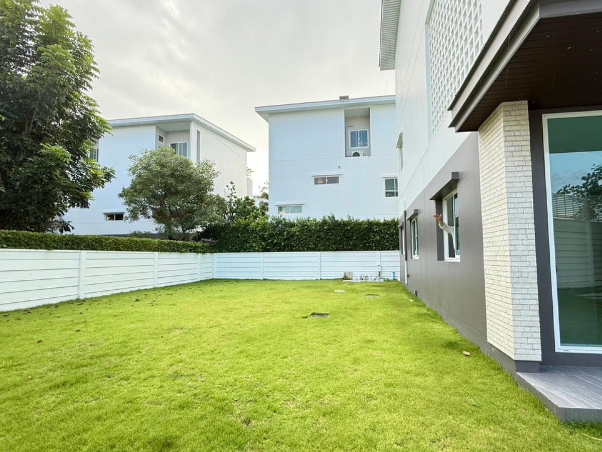 For SalePattanakan, Srinakarin : The largest house for sale, Nirvana Absolute house, size 111.10 Sq.w, 4 bed, 4 bath, special price only 32.46 MB, contact 086-795-9997 Jimmy