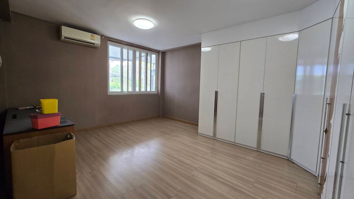 ขายบ้านเกษตรศาสตร์ รัชโยธิน : ขายบ้านเดี่ยว 2 ชั้น หมู่บ้านนันทวัน-วัชรพล  ถนนสุขาภิบาล 5 เขตบางเขน กรุงเทพมหานคร เนื้อที่ 91 ตารางวา พื้นที่ใช้สอย 220 ตารางเมตร 4 ห้องนอน 3 ห้องน้ำ