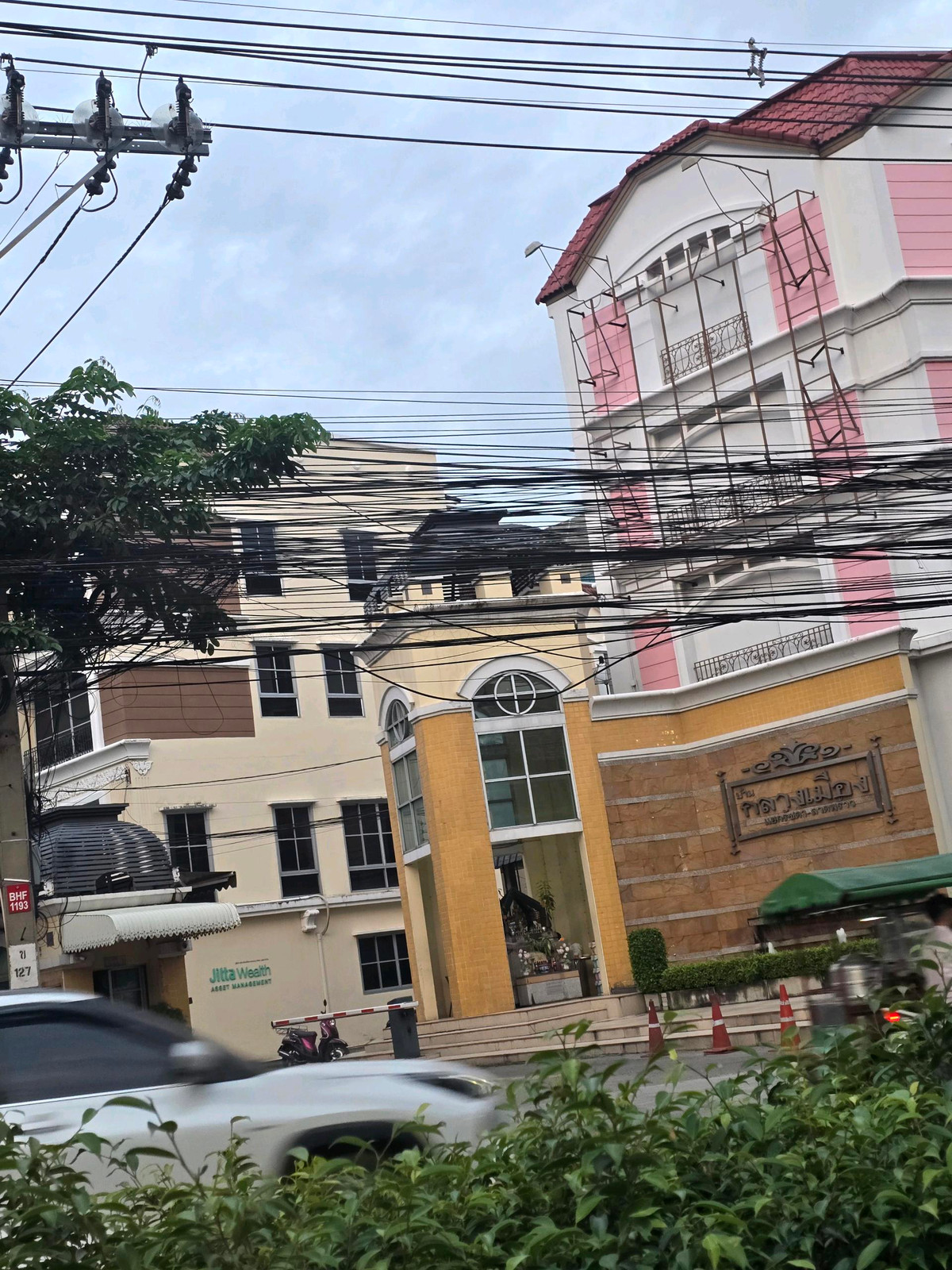 ให้เช่าทาวน์โฮมลาดพร้าว เซ็นทรัลลาดพร้าว : ให้เช่าโฮมออฟฟิศ4 ชั้น 23ตรว. ใกล้แยกรัชดา ลาดพร้าว ใกล้MRTสถานีลาดพร้าว300เมตร