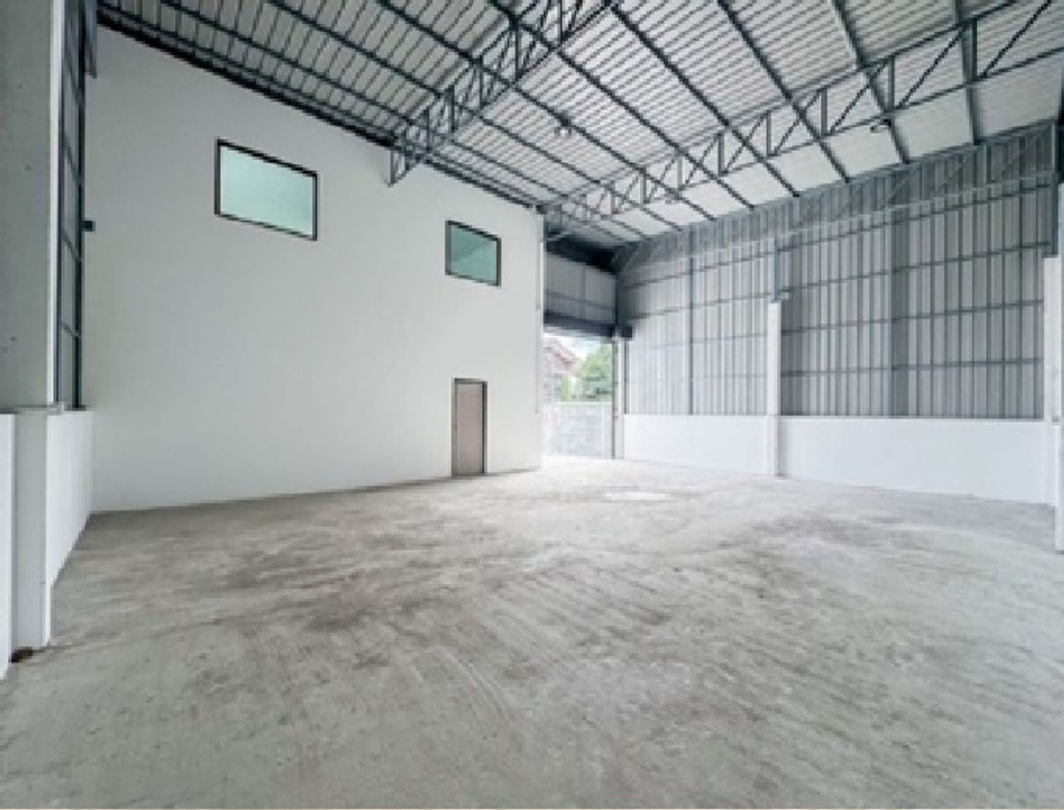 ให้เช่าโกดังลาดกระบัง สุวรรณภูมิ : For Rent ให้เช่าโกดัง พร้อมสำนักงาน สภาพใหม่ ถนนพัฒนาชนบท 3 ใกล้ ถนนกรุงเทพกรีฑาตัดใหม่ พื้นที่รวม 300 ตารางเมตร จอดรถหลายคัน / รถหกล้อเข้าออกได้ / เหมาะเก็บสินค้า , ธุรกิจ Online