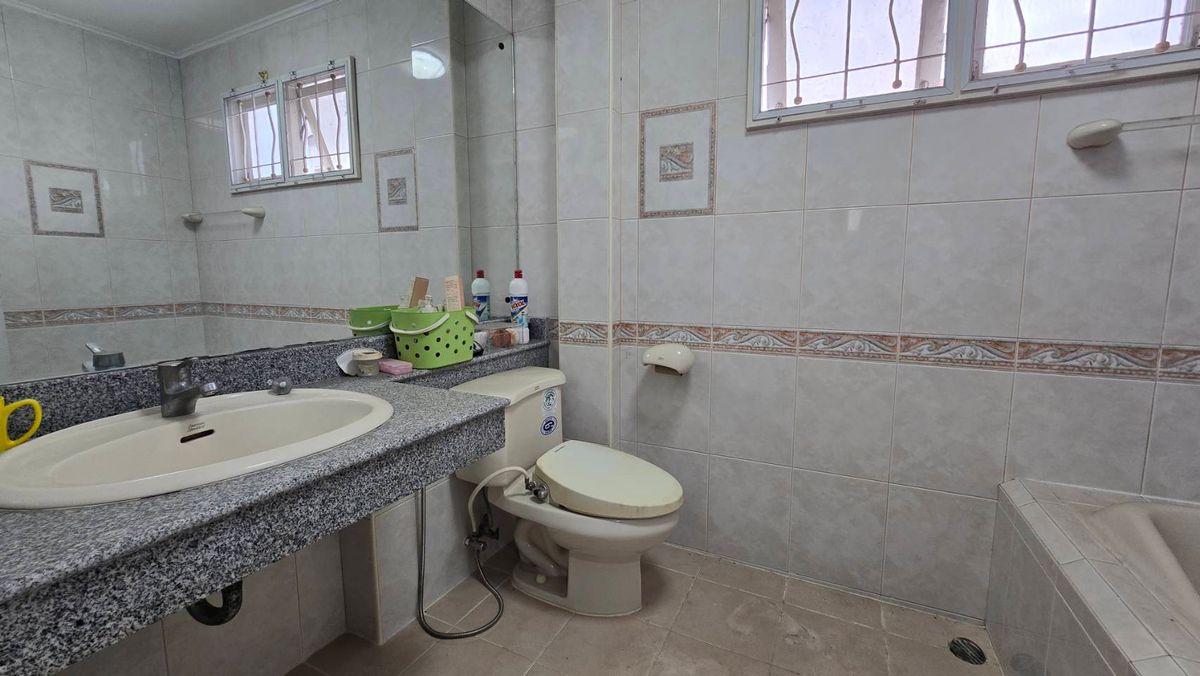 ขายบ้านเกษตรศาสตร์ รัชโยธิน : ขายบ้านเดี่ยว 2 ชั้น หมู่บ้านนันทวัน-วัชรพล  ถนนสุขาภิบาล 5 เขตบางเขน กรุงเทพมหานคร เนื้อที่ 91 ตารางวา พื้นที่ใช้สอย 220 ตารางเมตร 4 ห้องนอน 3 ห้องน้ำ